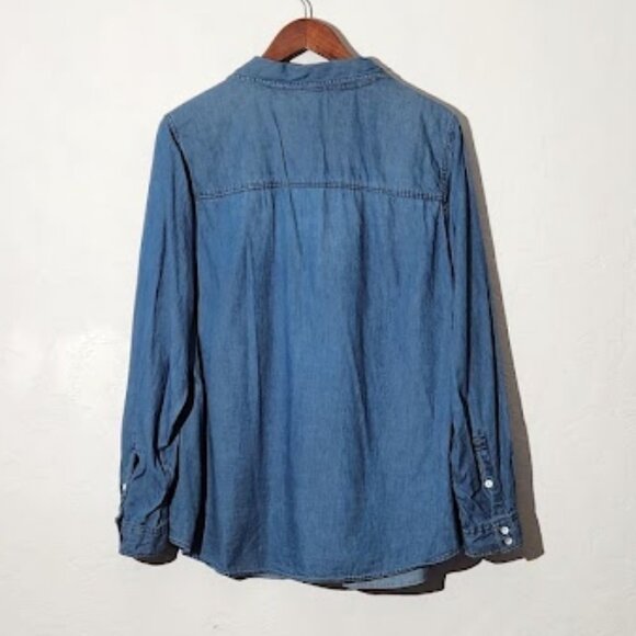 Torrid Women's Denim Long Sleeve Button-Down Shirt Size 2 (18/20 or 2X) - Picture 2 of 3